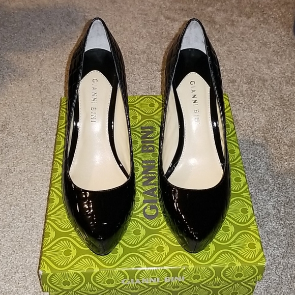 Gianni Bini Heels - Picture 1 of 4